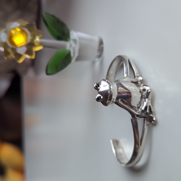 925 Sterling Silver Frog Bangle Bracelet - Picture 1 of 9